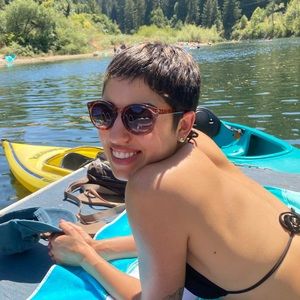 Meet your Posher, Maya